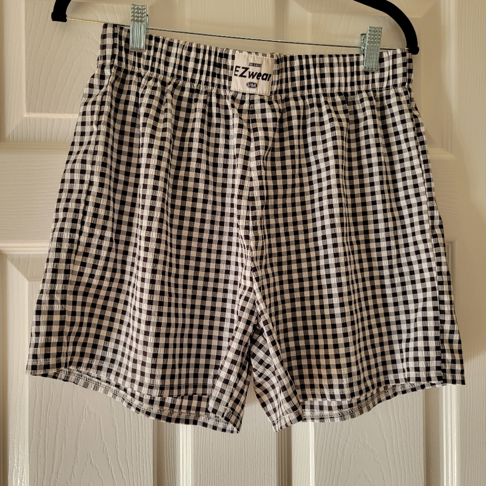 NWOT Women's Large Black and White Checkered Shorts